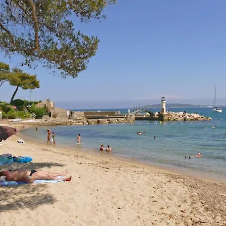 300 M De La Plage, Piscine Clim, Wifi * Grimaud