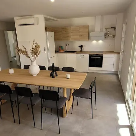 Villa 300 M De La Plage, Piscine Clim, Wifi *